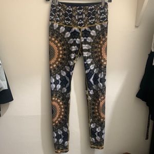 Wolven Threads Leggings. Psychedelic mandala pattern. Size S.